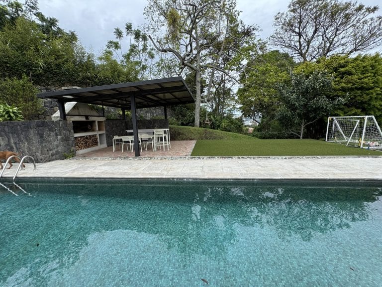 casa 5 dormitorios independiente con piscina en escazú en alquiler 1