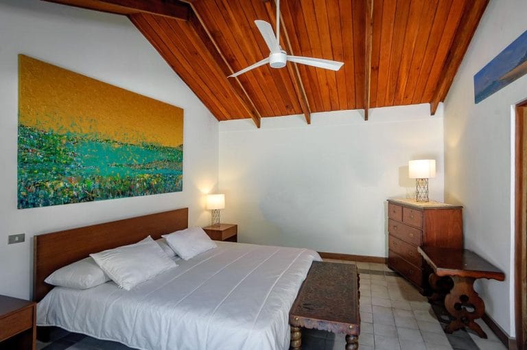 casa 5 dormitorios independiente con piscina en escazú en alquiler