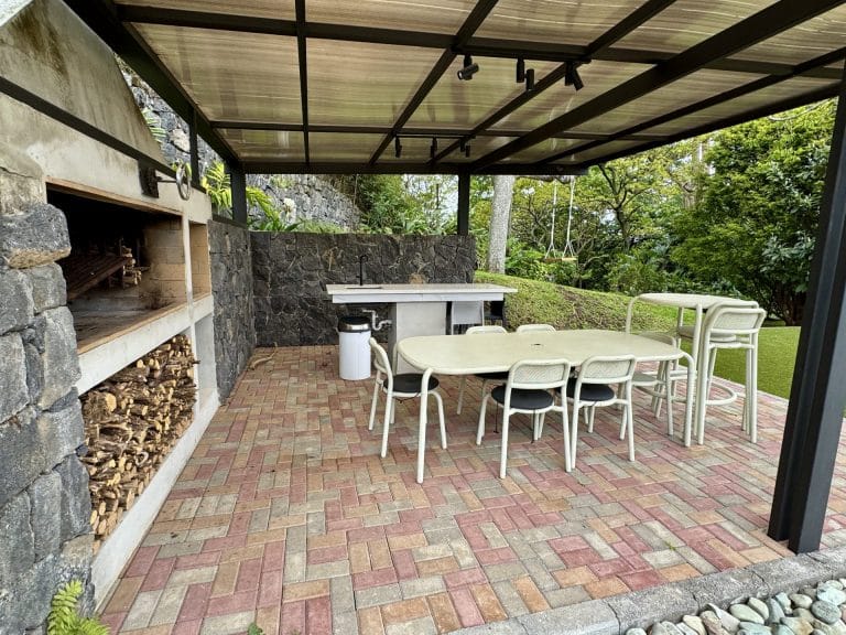 casa 5 dormitorios independiente con piscina en escazú en alquiler