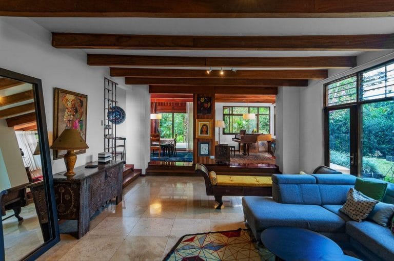 casa 5 dormitorios independiente con piscina en escazú en alquiler