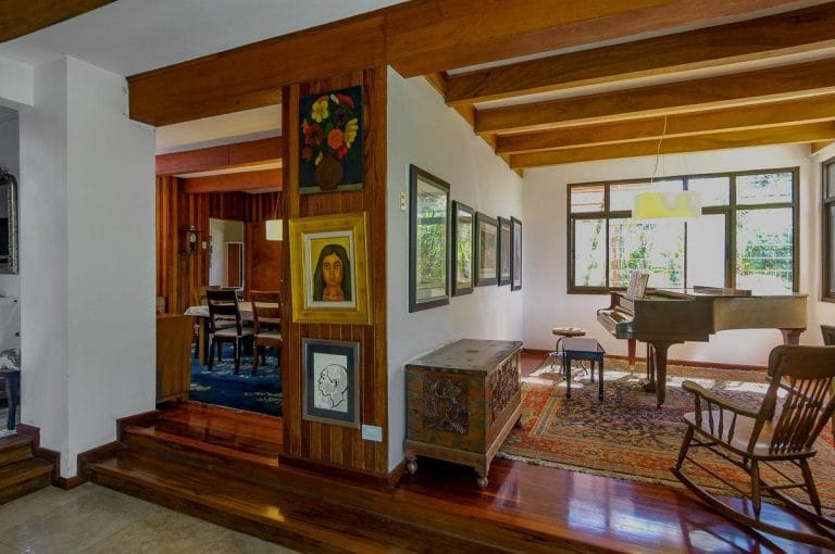 casa 5 dormitorios independiente con piscina en escazú en alquiler