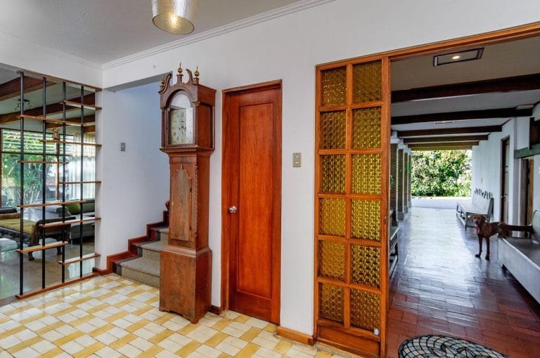 casa 5 dormitorios independiente con piscina en escazú en alquiler