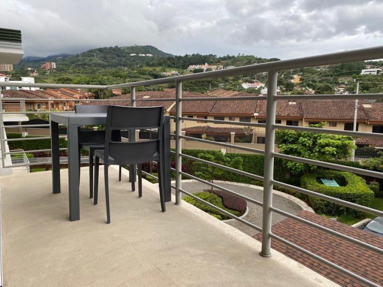 Balcon-apartamento-en-Distrito-4-para-alquiler-completamente-amueblado.jpg