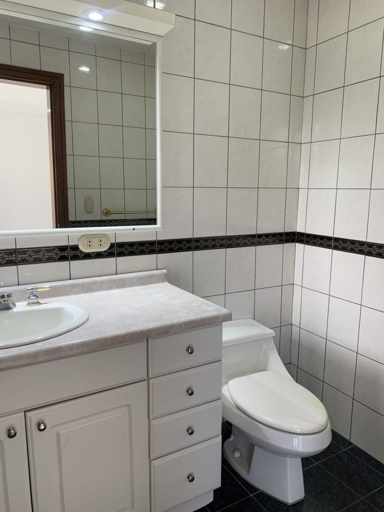 Bano-2-penthouse-en-venta-4-dormitorios-escazu-scaled.jpg