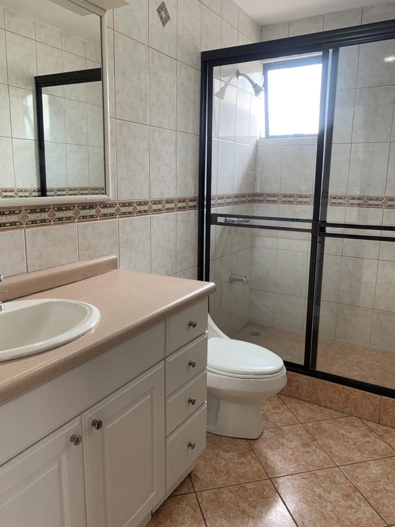 Bano-3-penthouse-en-venta-4-dormitorios-escazu-scaled.jpg