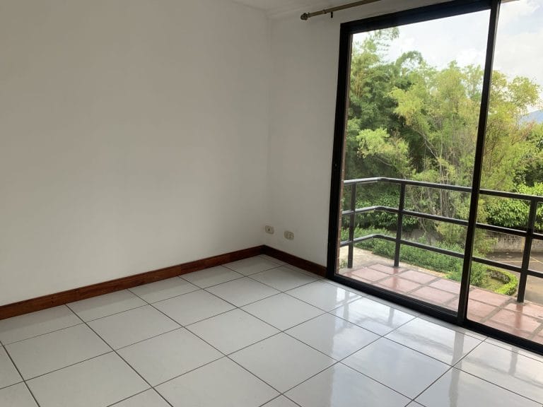 Dormitorio-2-penthouse-en-venta-4-dormitorios-escazu-scaled.jpg
