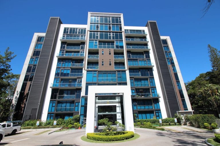 apartamento-con-jardin-en-venta-en-203-guachipelin-escazu-garden-apartament-for-sale-costa-rica-1-scaled.jpg