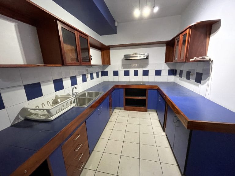 apartamento-en-venta-en-condominio-la-colina-los-yoses-costa-rica-mls-2-scaled.jpeg