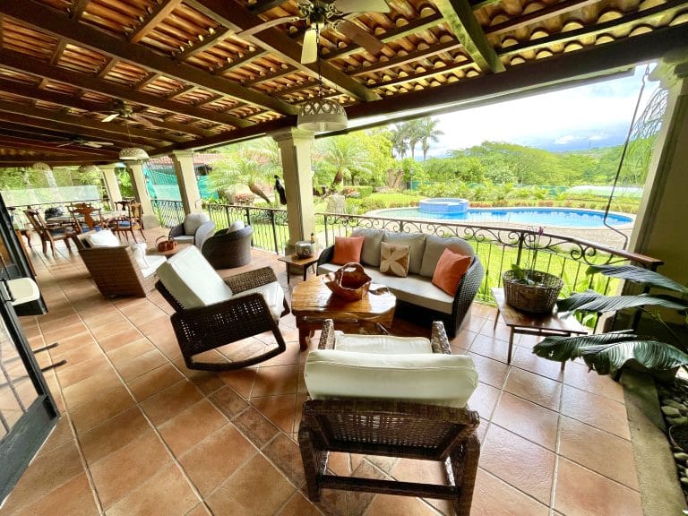 casa 5 dormitorios en venta uso comercial en ciudad colon santa ana 2