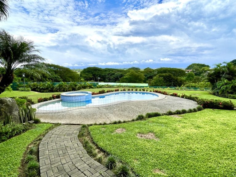 casa 5 dormitorios en venta uso comercial en ciudad colon santa ana 9