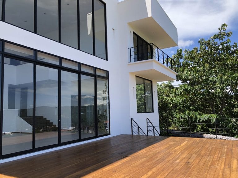 casa-contemporanea-en-venta-y-alquiler-en-condominio-cerro-colon-santa-ana-contemporary-house-for-sale-and-rent-7-scaled.jpeg