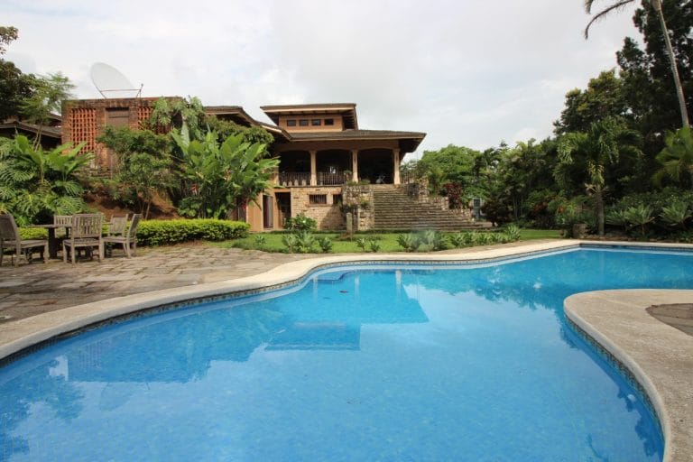 casa-en-venta-cariari-uso-de-suelo-mixto-Casa-piscina.jpeg