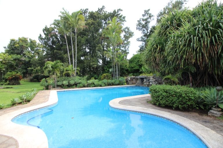 casa-en-venta-cariari-uso-de-suelo-mixto-piscina-2.jpeg