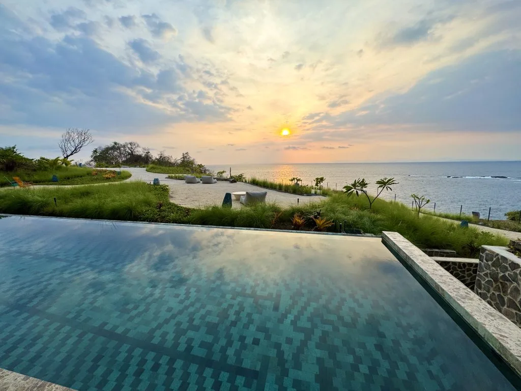 oceanfront luxury 3 bedroom apartment in Nerea for sale in faro escondido herradura los sueños costa rica