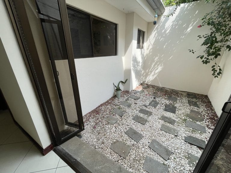 townhouse-en-alquiler-en-escazu-for-rent-4-scaled.jpeg