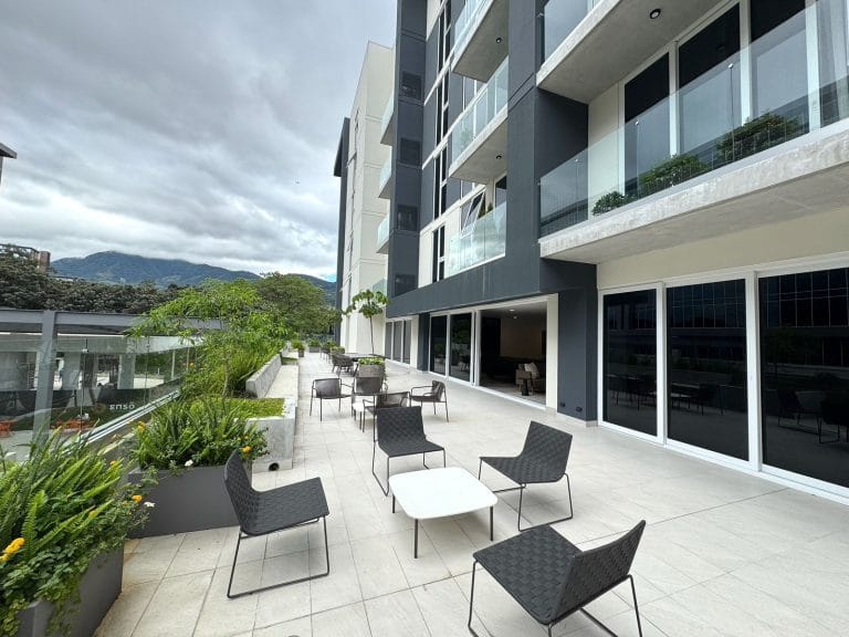 Apartamento de 2 dormitorios en Torre 302 en Avenida Escazú