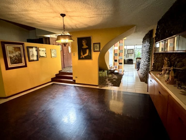 casa para remodelar en venta en Los Yoses San Pedro