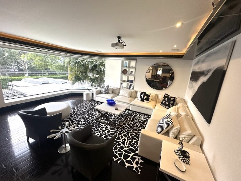 Apartamento de 3 dormitorios totalmente renovado con excelente ubicacion