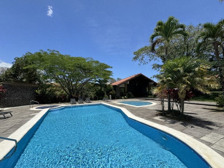 casa 4 dormitorios en alquiler villa malibu guachipelin escazu 1