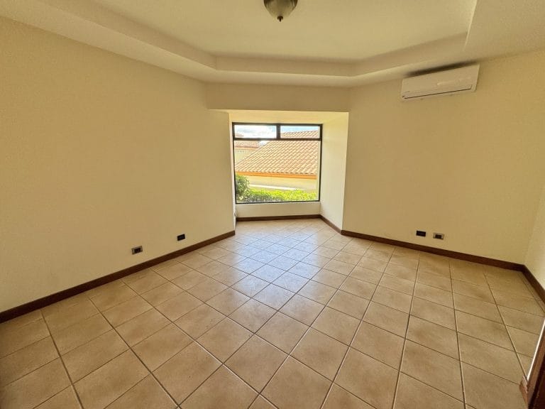 casa 4 dormitorios en alquiler villa malibu guachipelin escazu