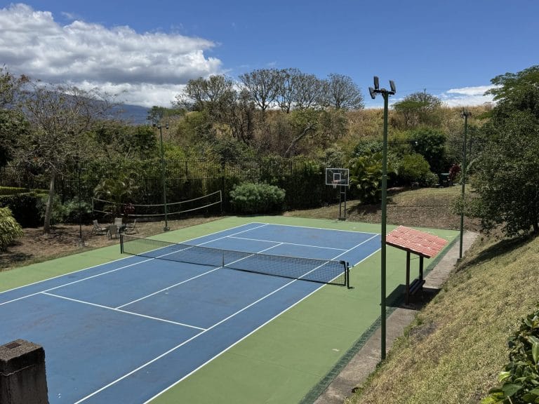 casa 4 dormitorios en alquiler villa malibu guachipelin escazu