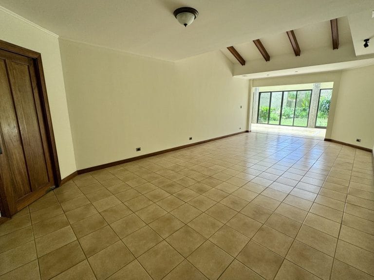 casa 4 dormitorios en alquiler villa malibu guachipelin escazu