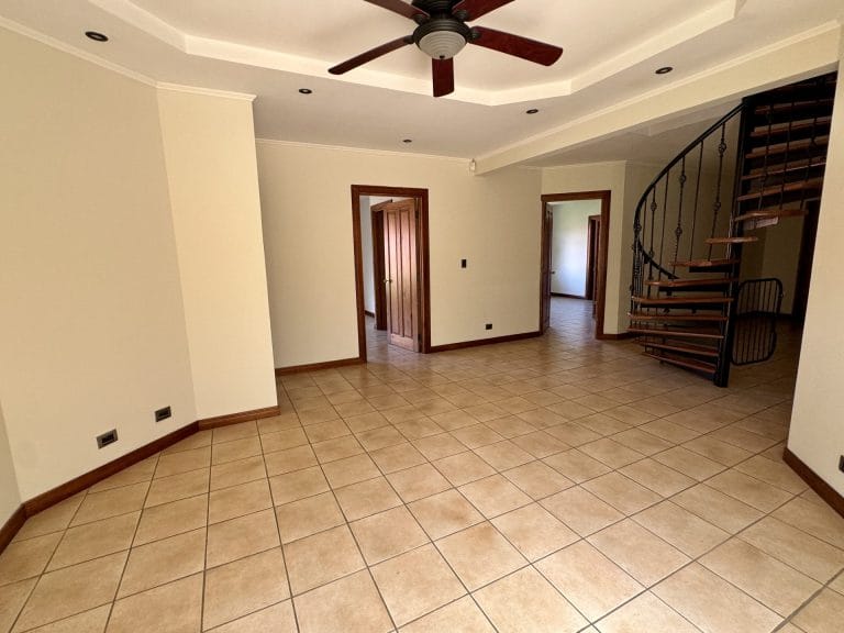 casa 4 dormitorios en alquiler villa malibu guachipelin escazu