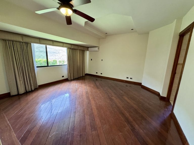 casa 4 dormitorios en alquiler villa malibu guachipelin escazu