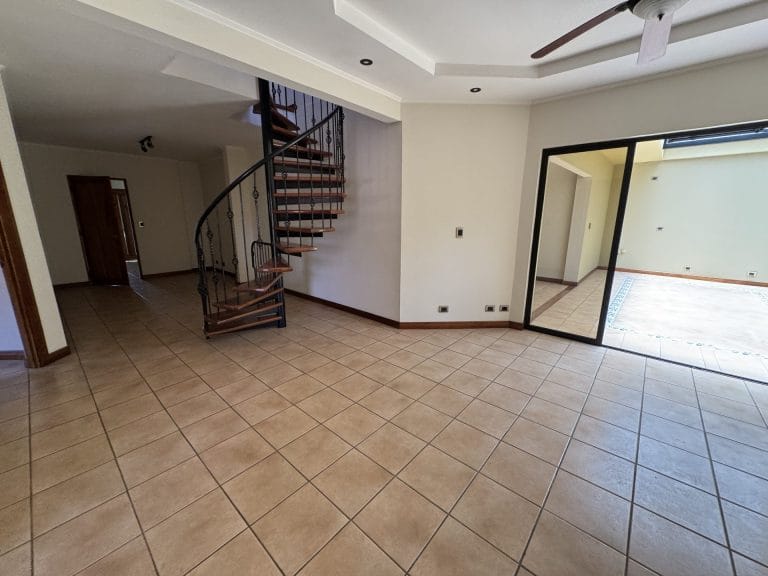 casa 4 dormitorios en alquiler villa malibu guachipelin escazu