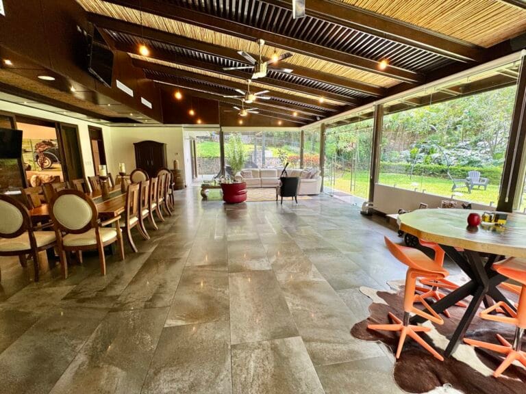 casa de 1 piso 6 dormitorios en venta salitral santa ana costa rica