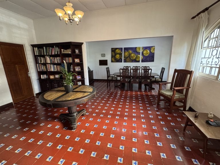 Casa-independiente-4-dormitorios-en-venta-san-antonio-escazu-costa-rica-1-1-scaled.jpg