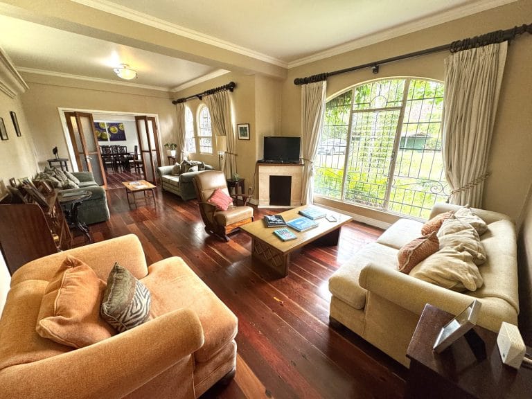 Casa-independiente-4-dormitorios-en-venta-san-antonio-escazu-costa-rica-2-scaled.jpg