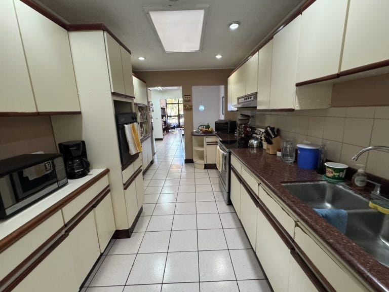 Casa-independiente-4-dormitorios-en-venta-san-antonio-escazu-costa-rica-5-scaled.jpg