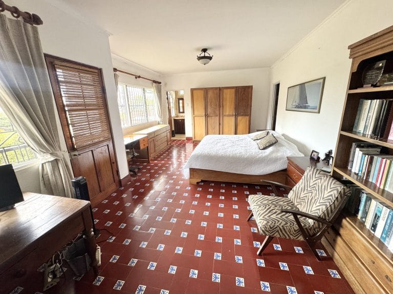 Casa-independiente-4-dormitorios-en-venta-san-antonio-escazu-costa-rica-6-scaled.jpg