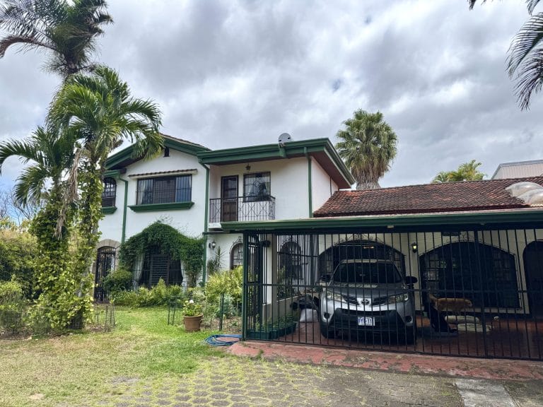 Casa-independiente-4-dormitorios-en-venta-san-antonio-escazu-costa-rica-9-scaled.jpg
