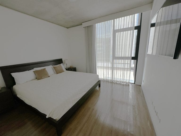 apartamento-2-dormitorios-amoblado-en-escazu-village-en-alquiler-costa-rica-4-scaled.jpg