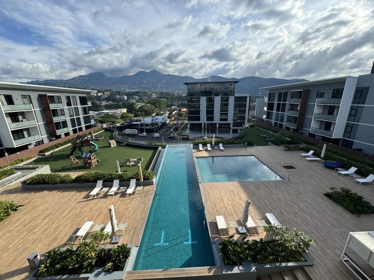 apartamento-2-dormitorios-amoblado-en-escazu-village-en-alquiler-costa-rica-scaled.jpg