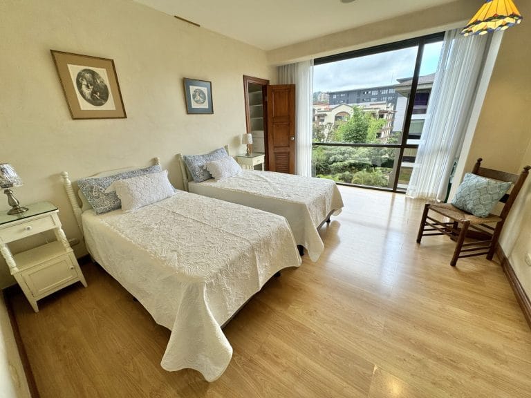 condominio-country-escazu-apartamento-amoblado-de-3-dormitorios-en-alquiler-8-scaled.jpg
